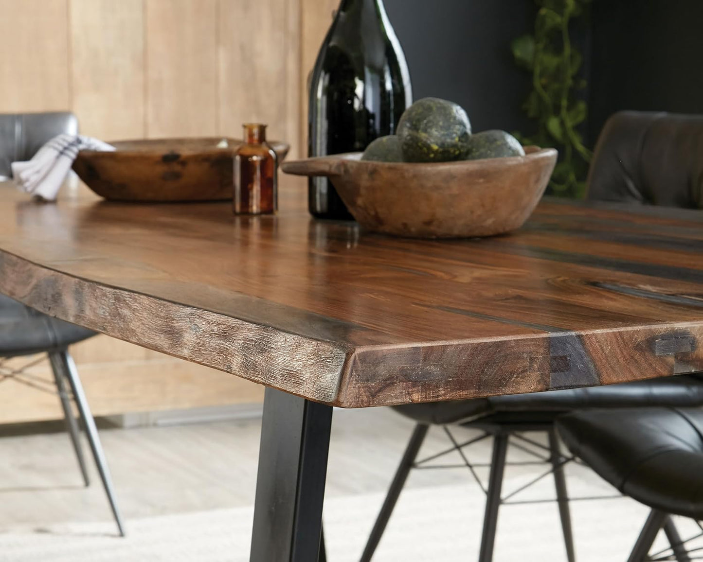 Farmhouse Sheesham Wood Accent Table – Rustic Style with Natural Wood Grain